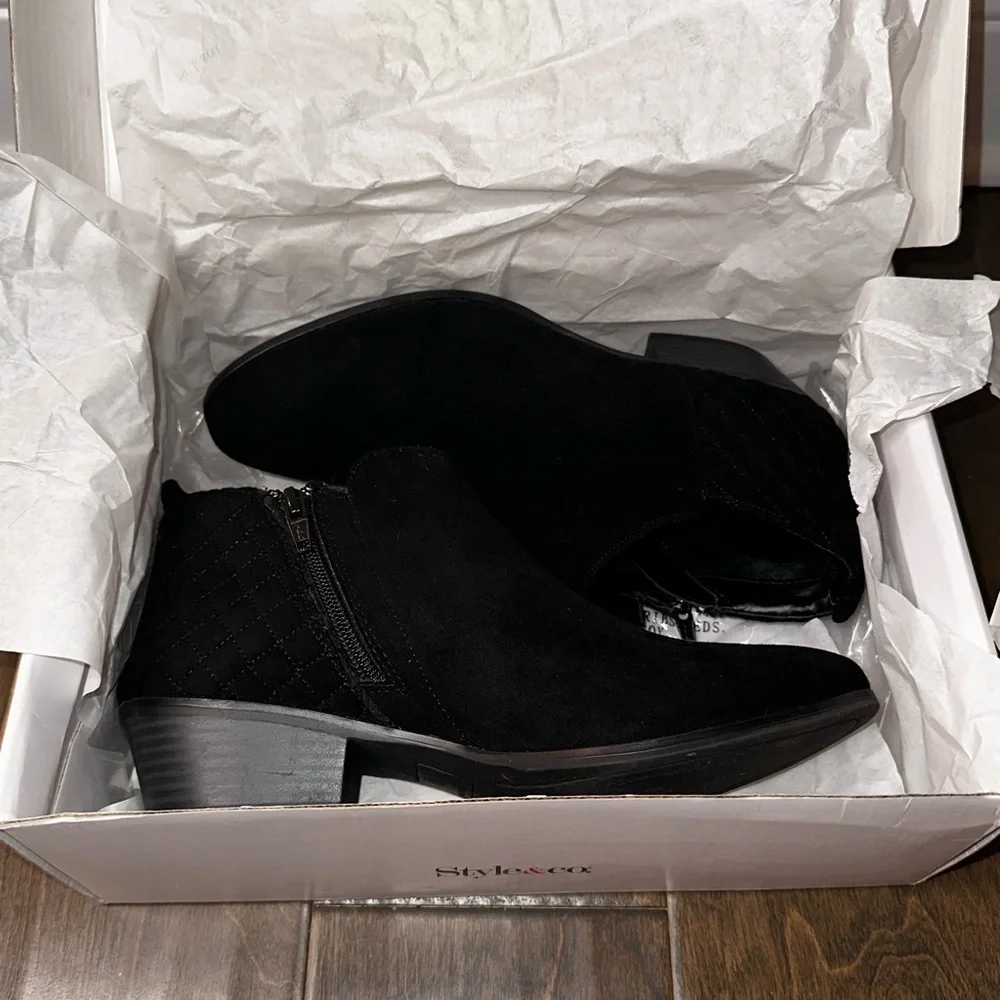 Style & Co Wessley Black Faux Suede Ankle Boot Low Stacked Heel Women’s Size 8